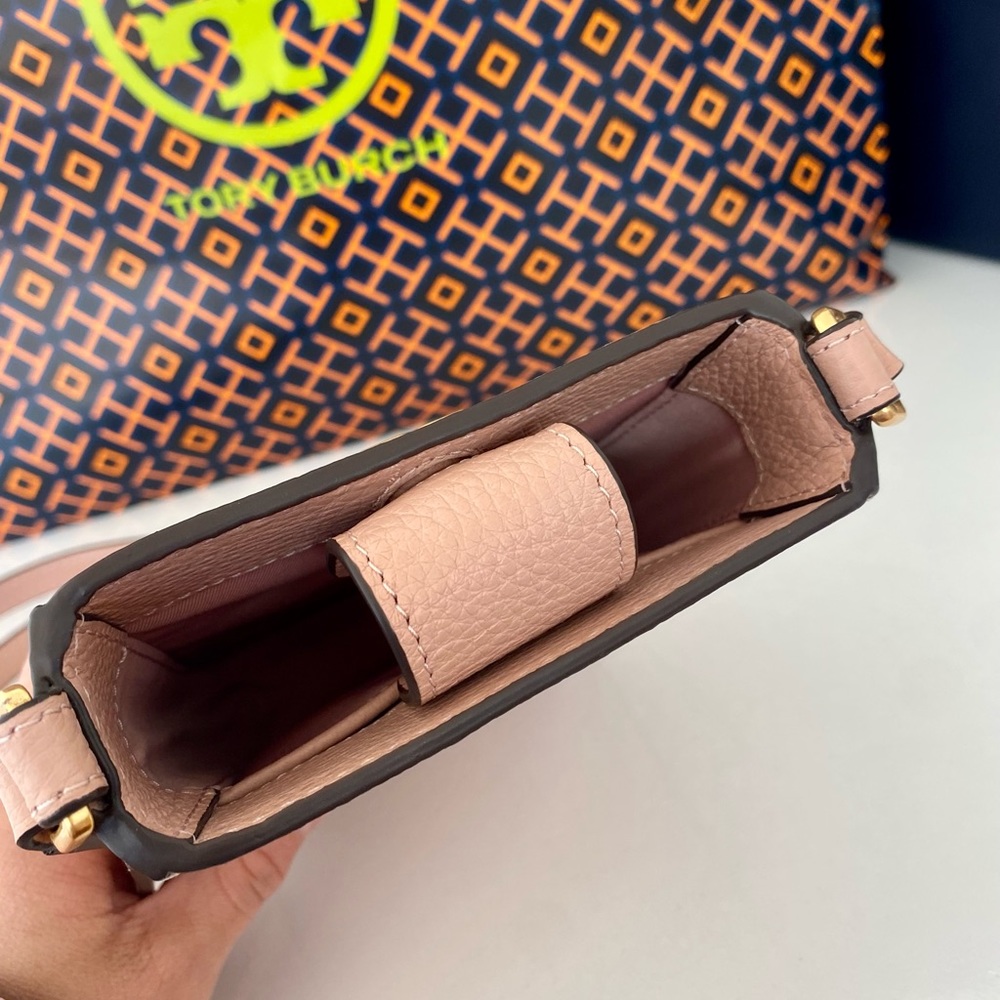 🌸🔥NEW🔥Tory Burch Britten Phone Crossbody bag/shoulder bag/leather - Picture 7 of 9